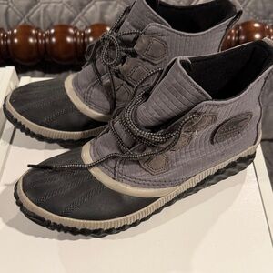 Sorel Black and Gray Waterproof Lace-Up Ankle Boots